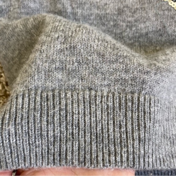 H&M Women’s Sequin Perfume Bottle Gray Crewneck Sweater Alpaca Blend Soft Sz M - Picture 12 of 12